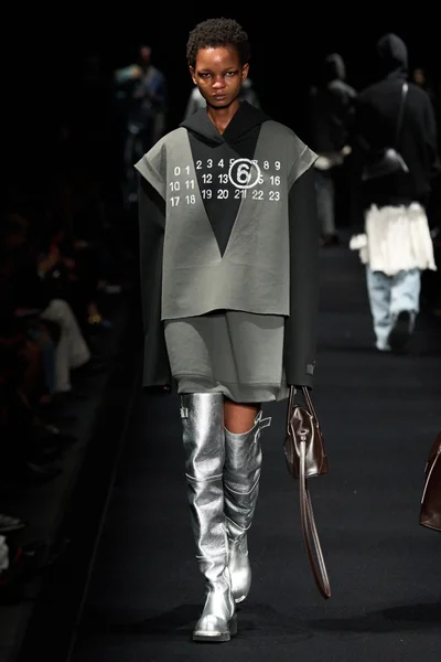 Look 19